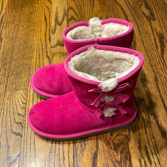 Ugg by Koolaburra pink with bows - Picture 1 of 7